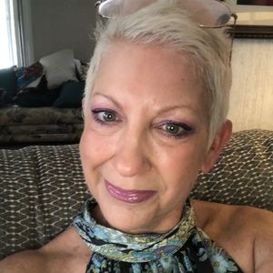 Meet your Posher, Deneen